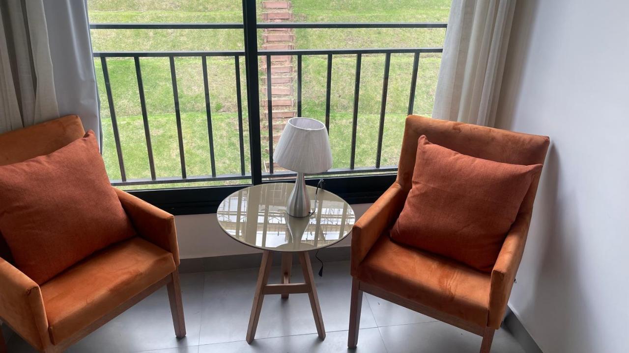 Apartamento Requinte E Conforto Em Belissimo Triplex A 400m Do Capivari - By Hostyn *